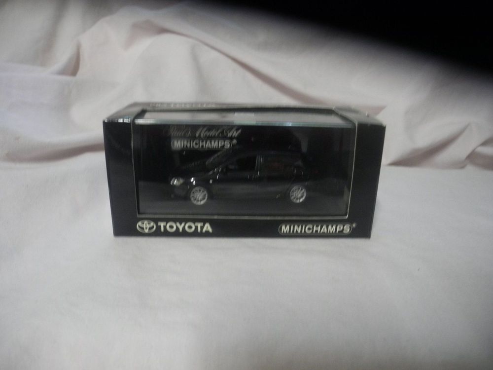 Miniature Toyota Corolla 1/43 – Minichamps – Occasion Bon état