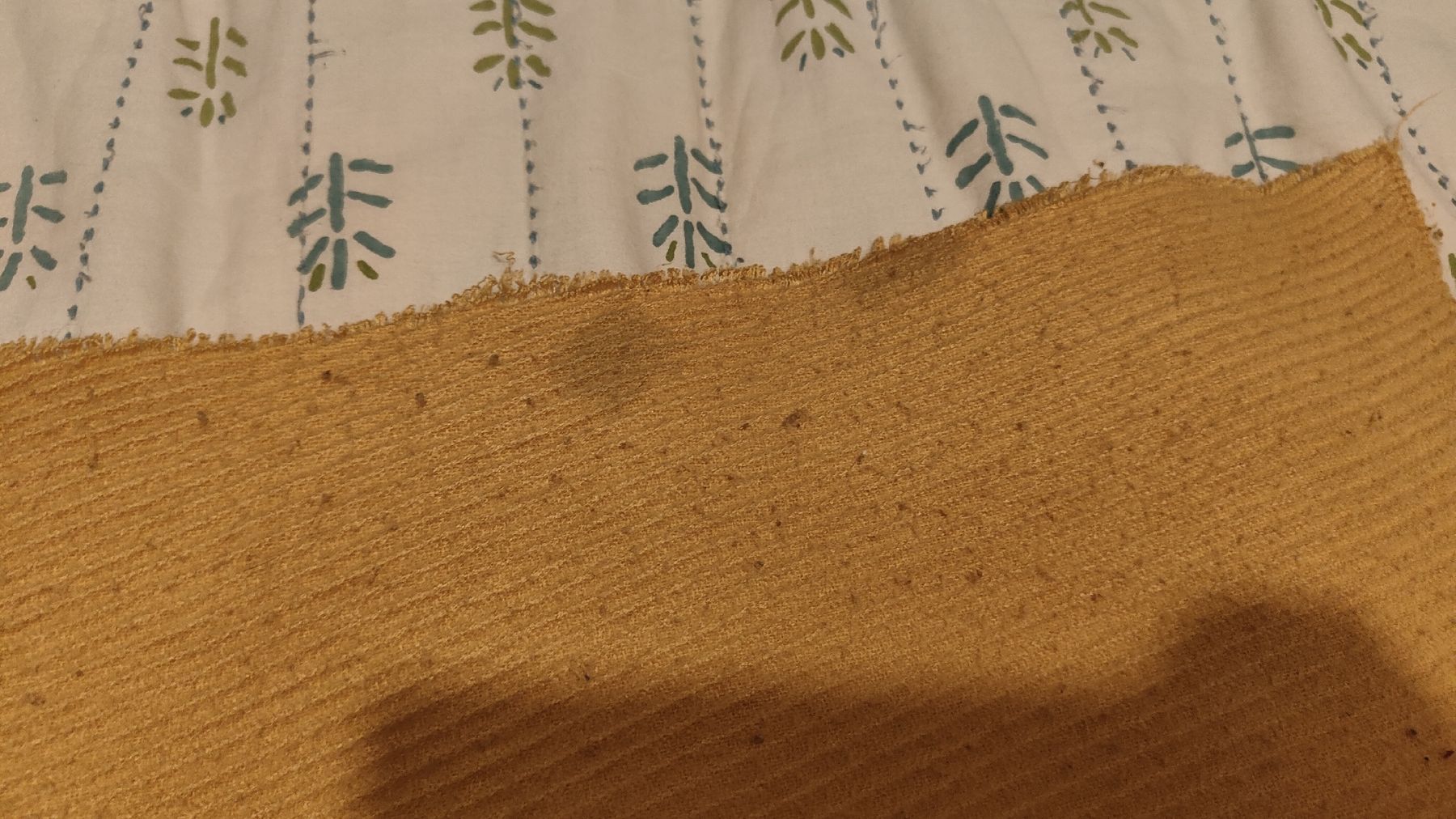 Foulard & Sciarpe: Schal in schönem Gelb defekt – Difettoso da Hinwil venduto da her_2t5p 5