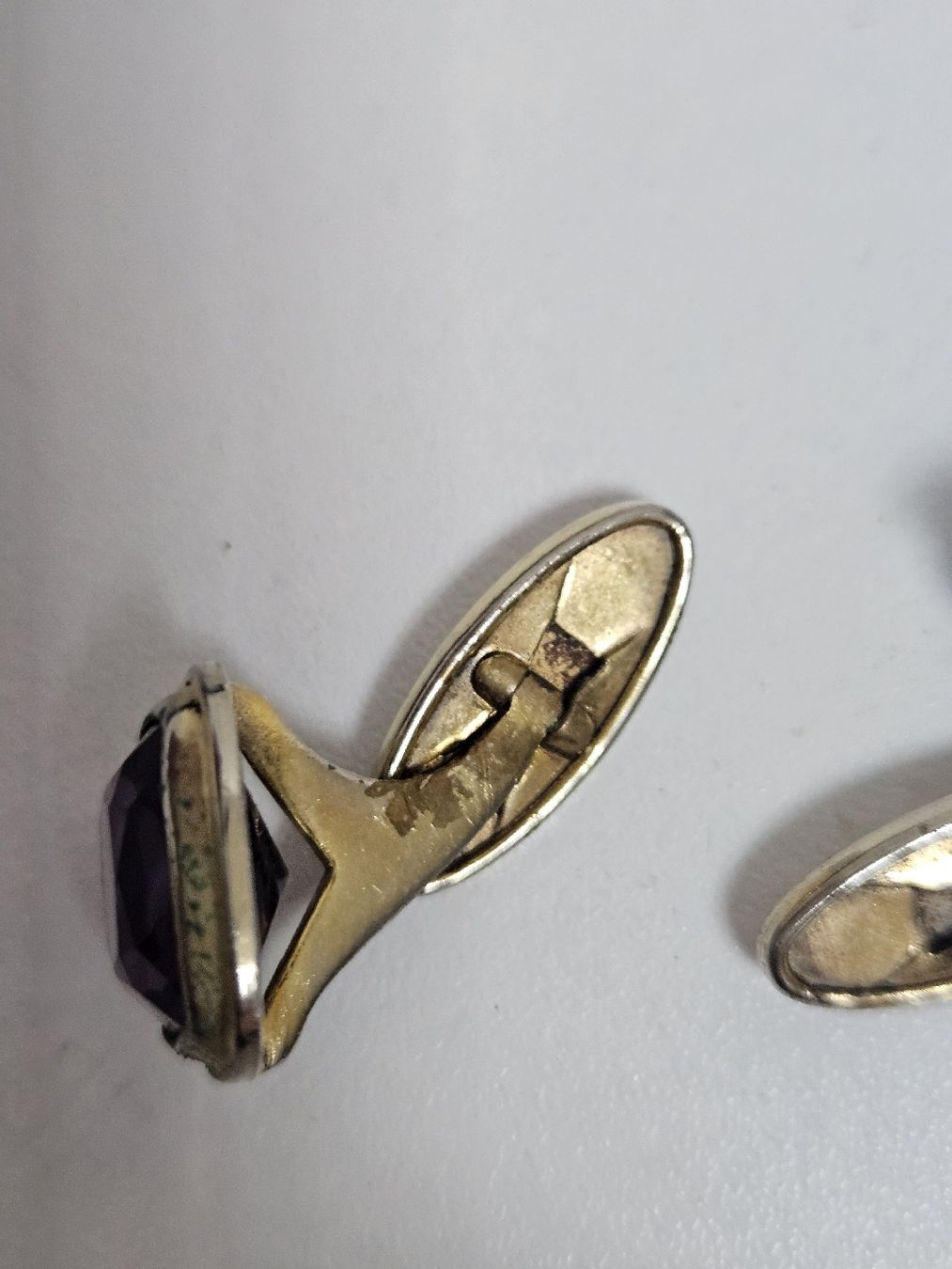 Gemelli: Manschettenknöpfe mit violettem Glasstein  – Usato da Schlieren venduto da Bestleo 2