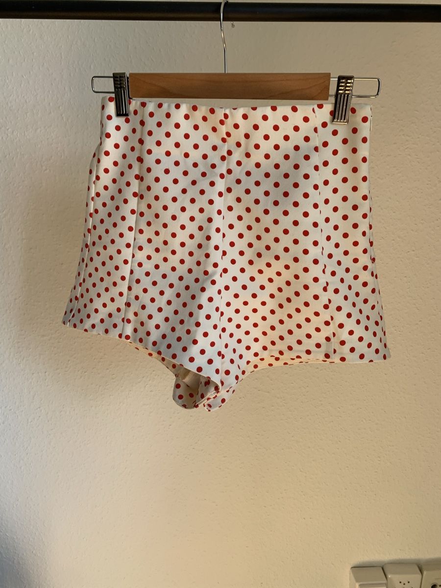 Zara Pantaloni: Short à pois Zara – Nuovo (secondo la descrizione) da Genève venduto da rez_c6c6 2