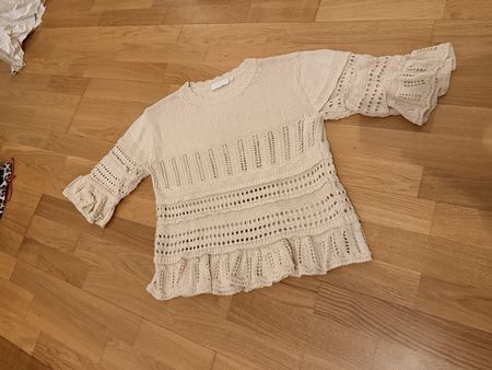 Wunderschöner gehäkelter Pullover für Damen