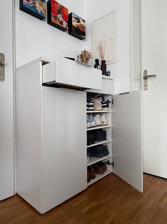Livique Kommoden: Schuhkommode weiss, 2 Türen & 2 Schubladen, modern&gepflegt – Gebraucht aus Schlieren von shifiDESIGN 2