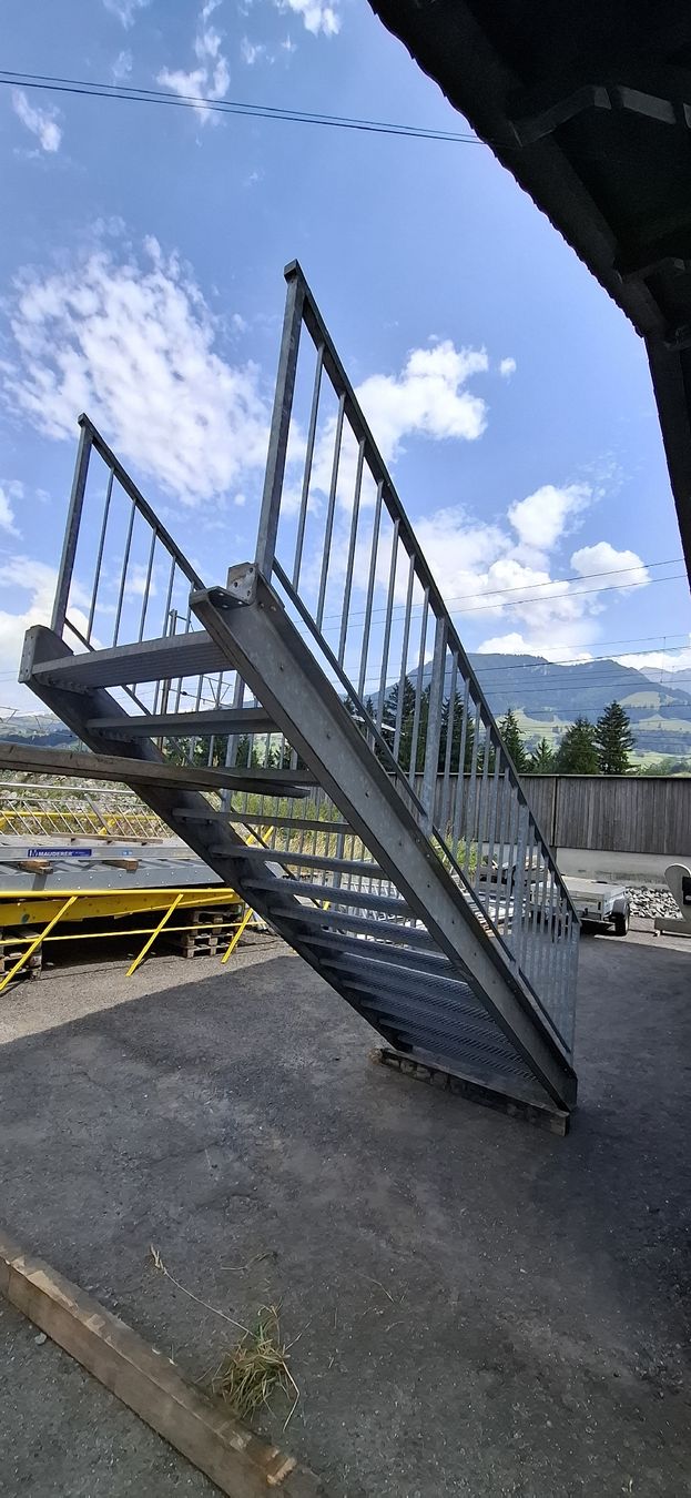 Treppen: Treppe verzinkt mit Geländer – Gebraucht aus Reichenbach i. K. von Wskorpion 1