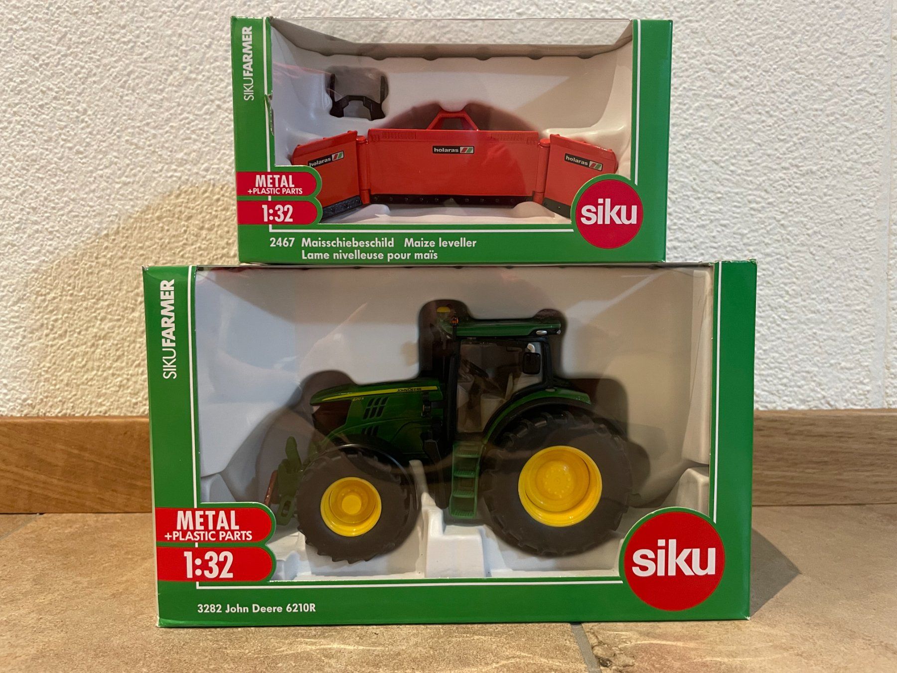 John Deere Trattori: SIKU John Deere 6210R mit Holaras – Nuovo e nell'imballaggio originale da Kreuzlingen venduto da Stefan1150 6
