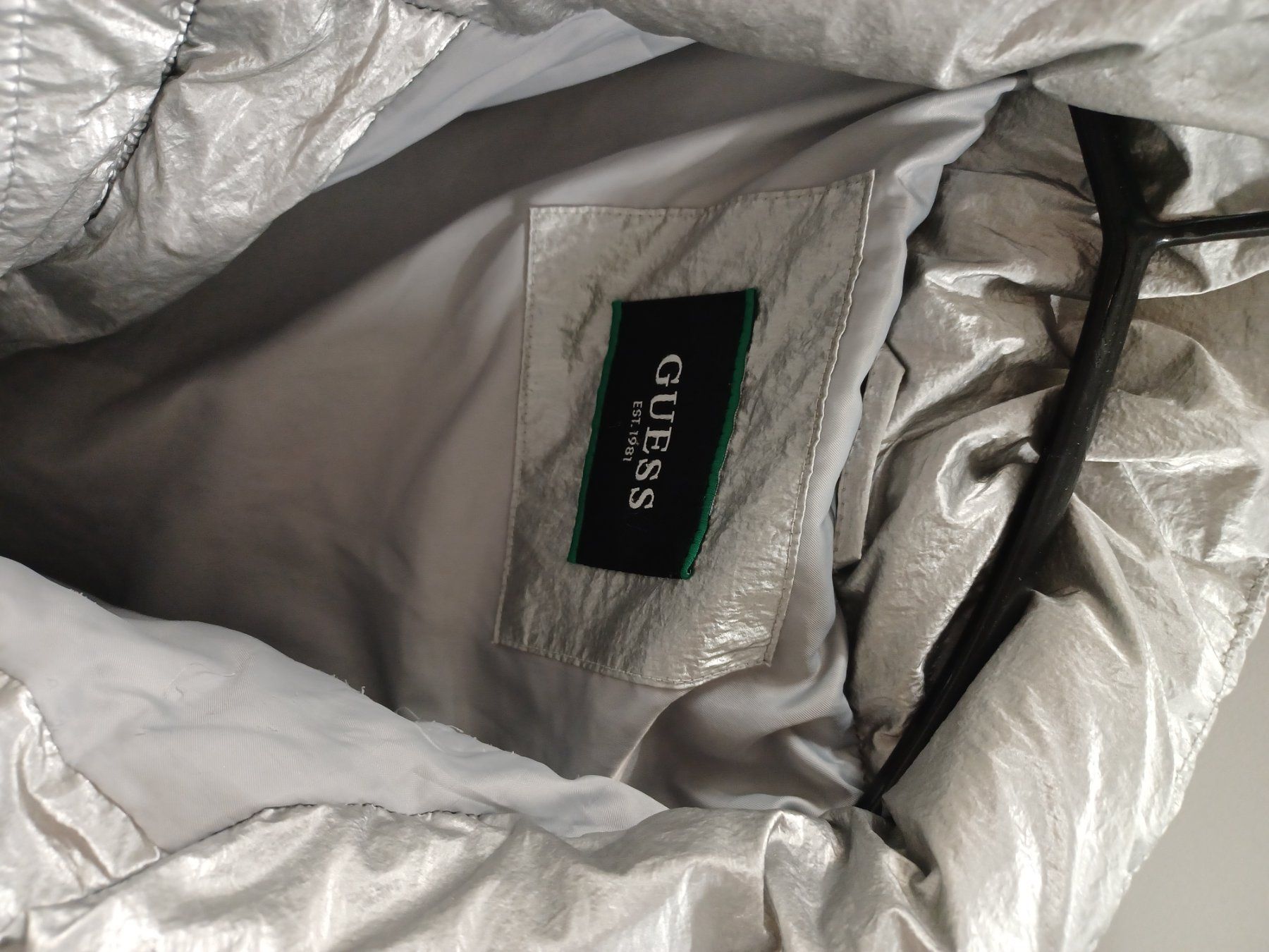Guess Giacche: Guess silber Jacke Gr L – Usato da Emmenbrücke venduto da Ddagi 1