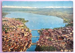 Zürich mit Zürichsee und Alpen