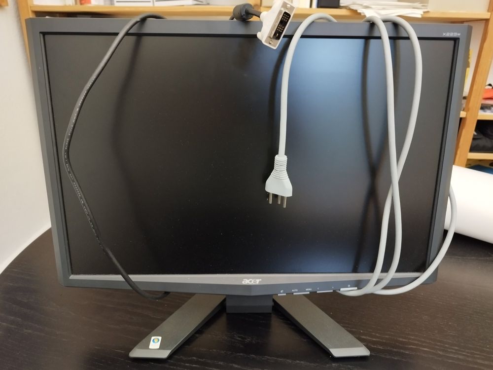 DVI/VGA Bildschirm mit DVI Kabel | Kaufen auf Ricardo