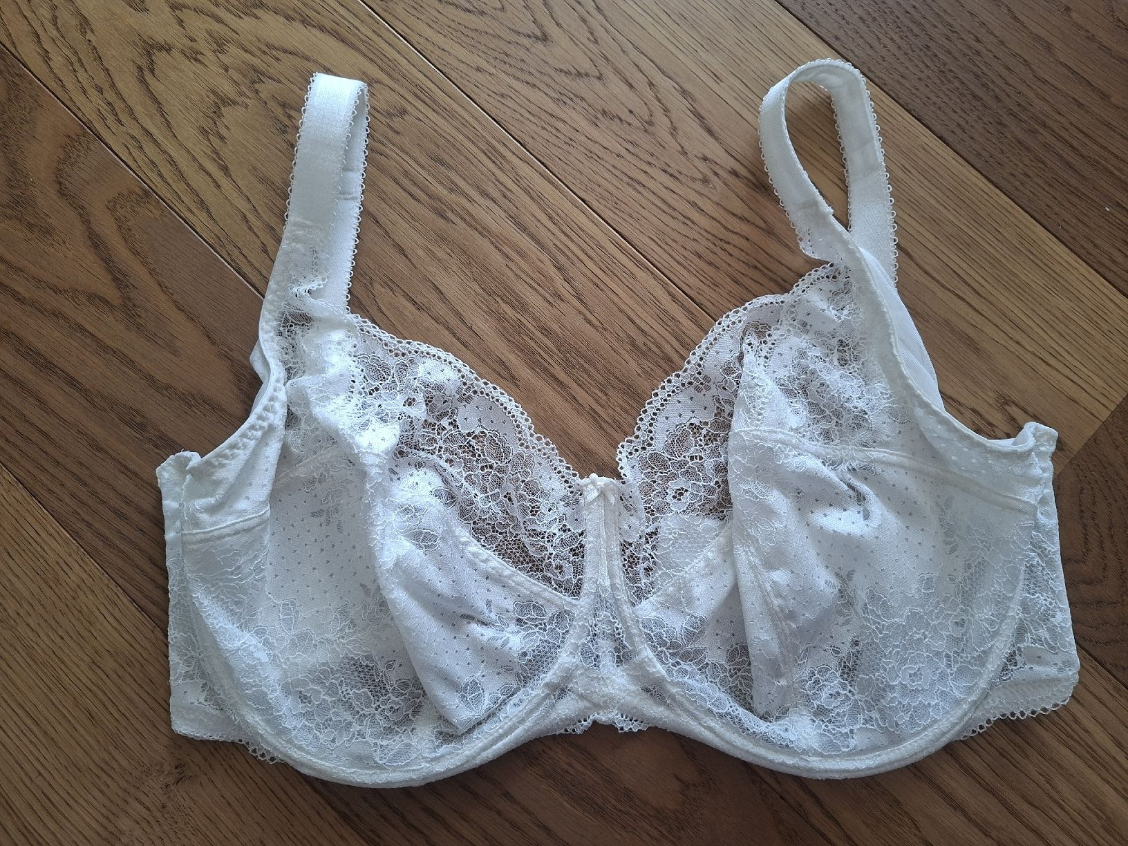 Autres dessous: Weisser Spitzen-BH von Panache in 85M – D'occasion à Oberengstringen par Kimchimon