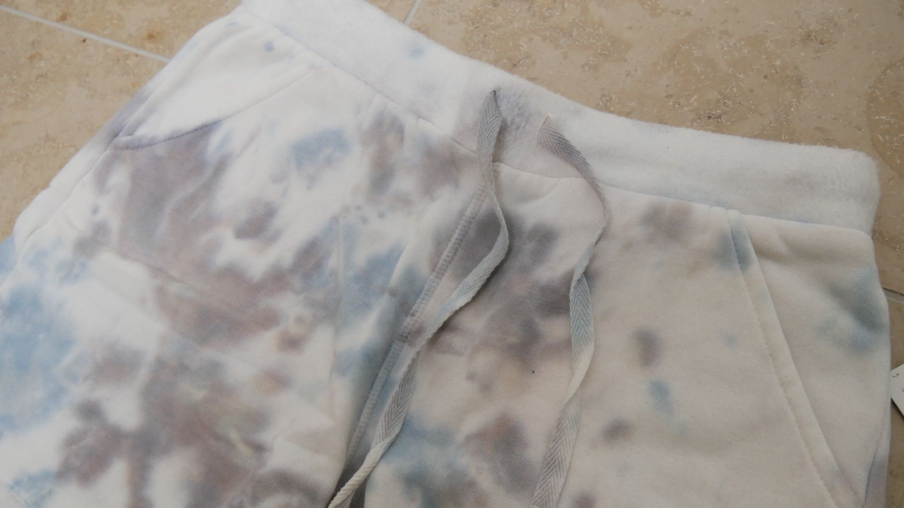 Pantaloni: Luxus Shorts Batik Optik Designer – Nuovo e nell'imballaggio originale da Zürich venduto da julia_vina 1