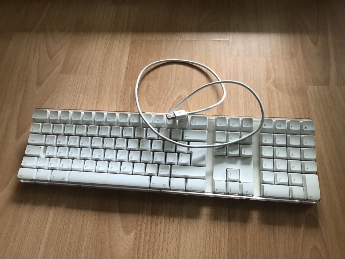 Apple Tastiere: Apple Keyboard Tastatur Computer (Original) Geschenk 1A – Nuovo (secondo la descrizione) da Wetzikon ZH venduto da Flagricardo