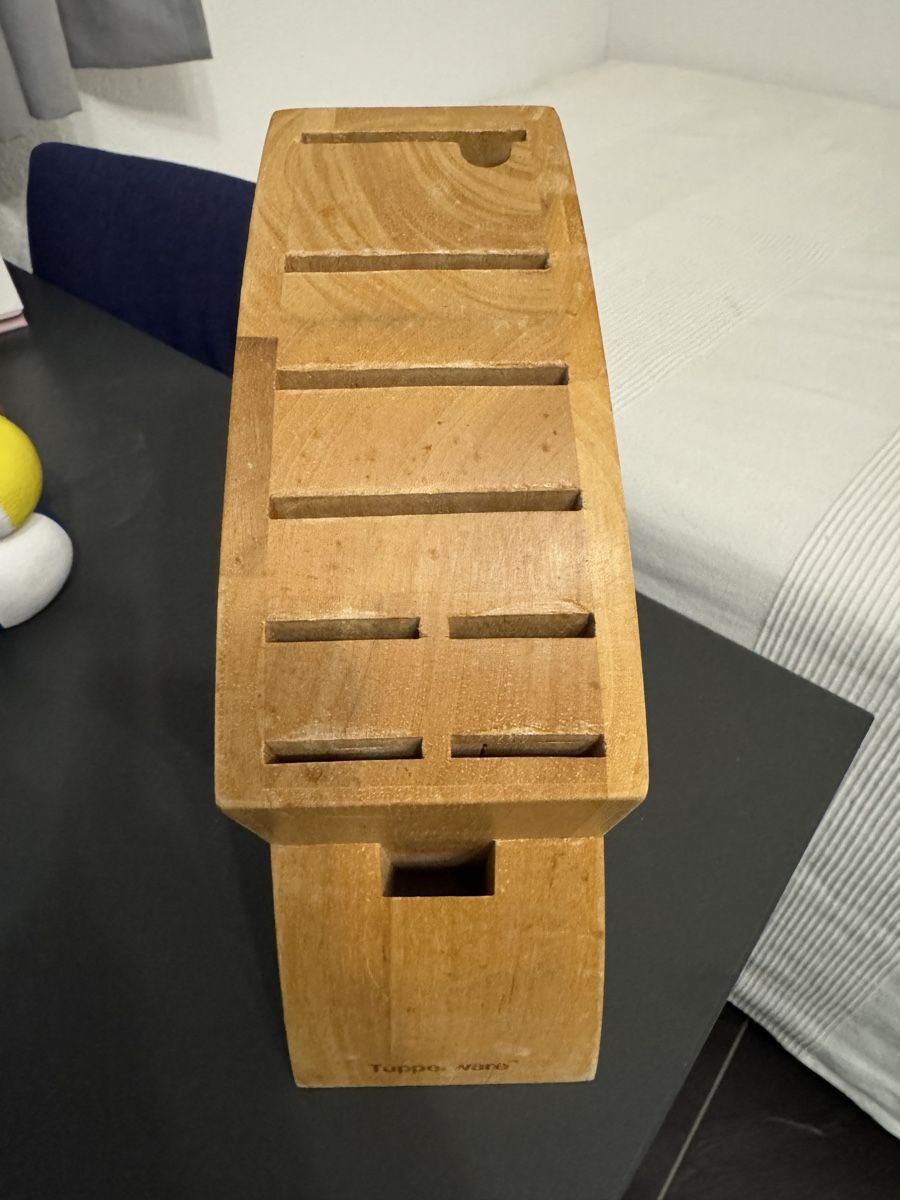 Tupperware Recipients et similaires: Tupperware Messerblock aus Holz - Praktisch & Stilvoll – D'occasion à Wikon par Mona784 1