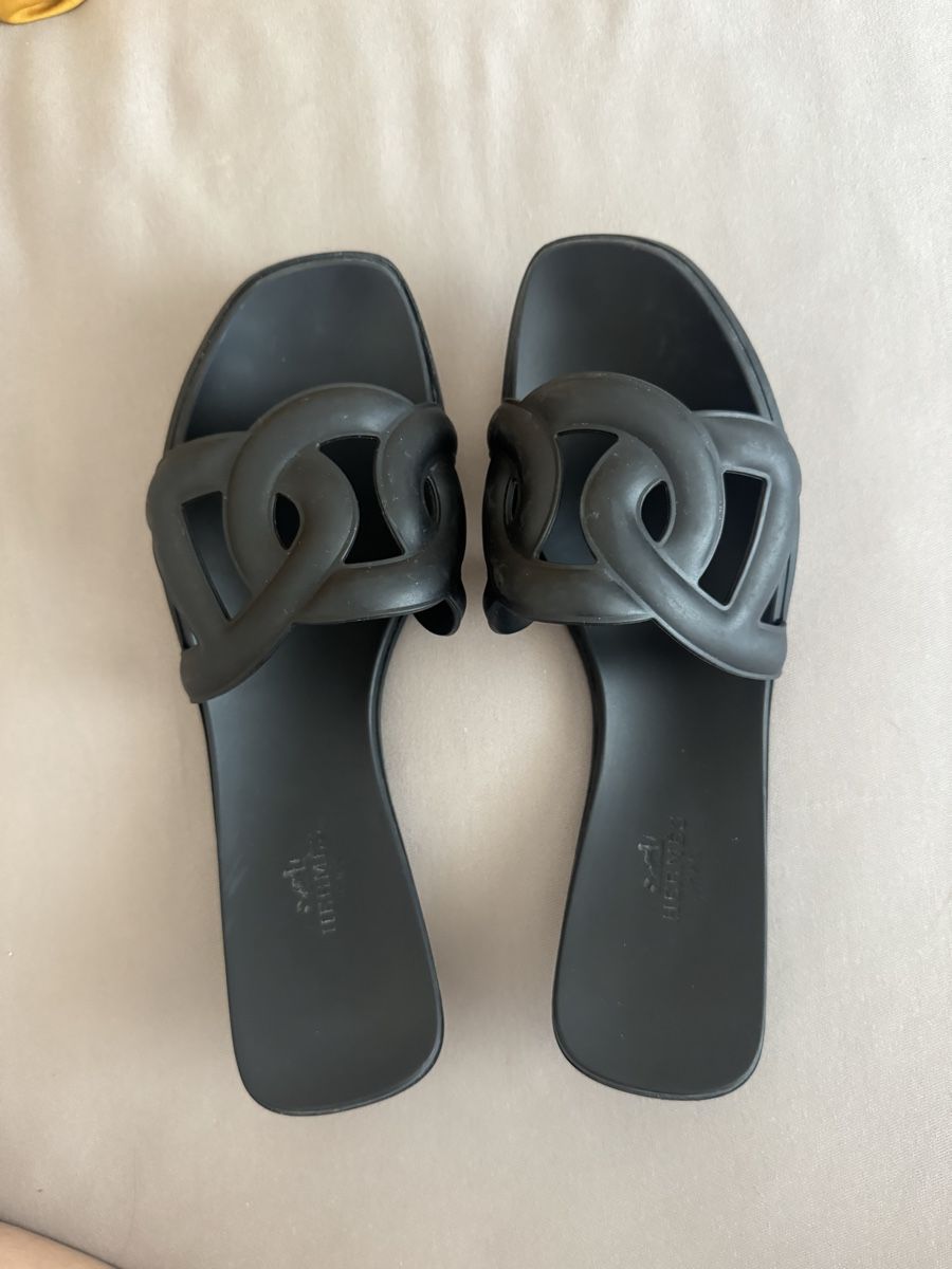 Hermès Chaussures femmes: Hermès Aloha Sandal size 38  – Défectueux à Davos Dorf par gin_8k9d