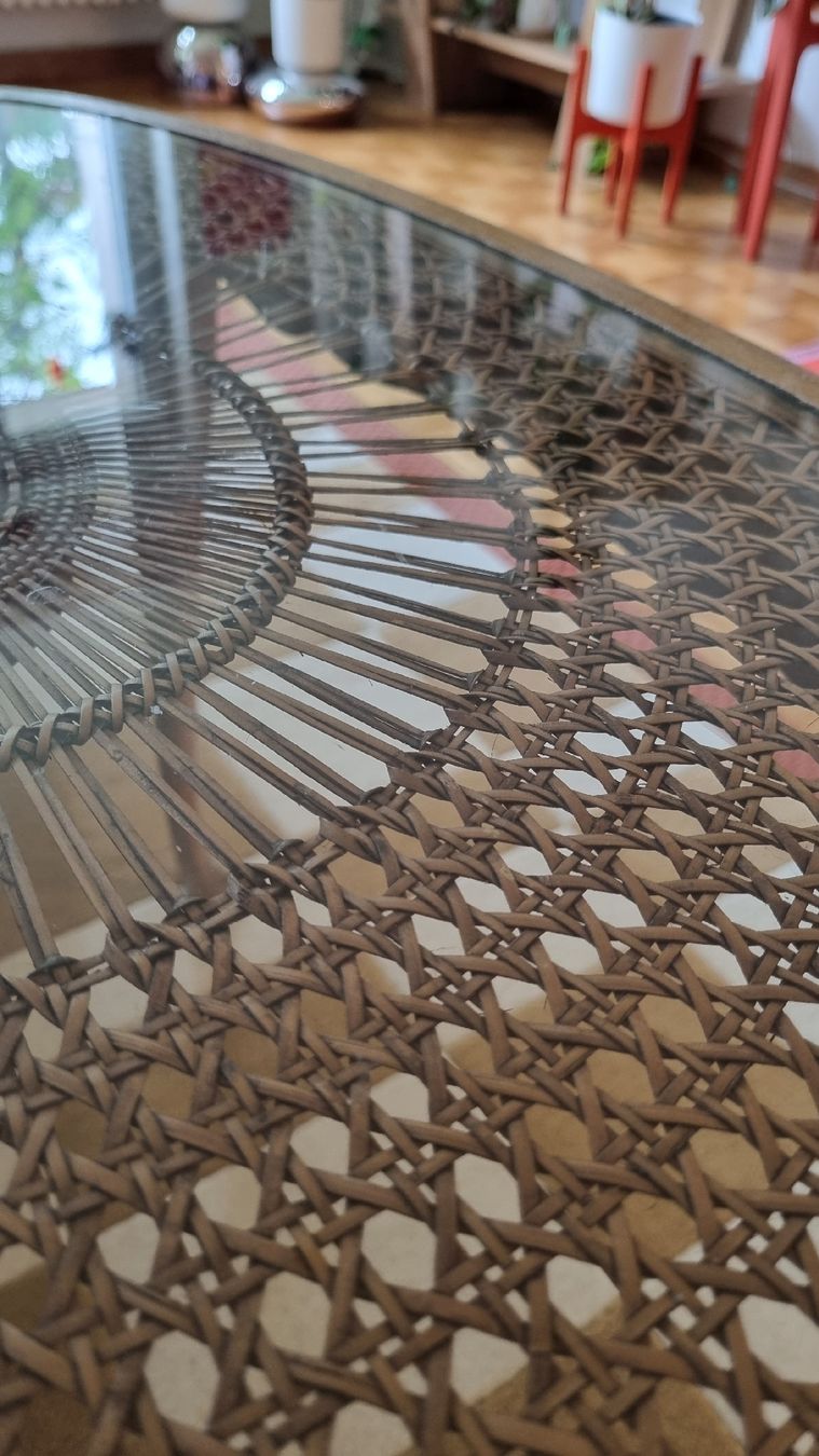 Tavoli: Vintage Tisch mit Geflecht – Usato da Zürich venduto da jil_l6mm 3
