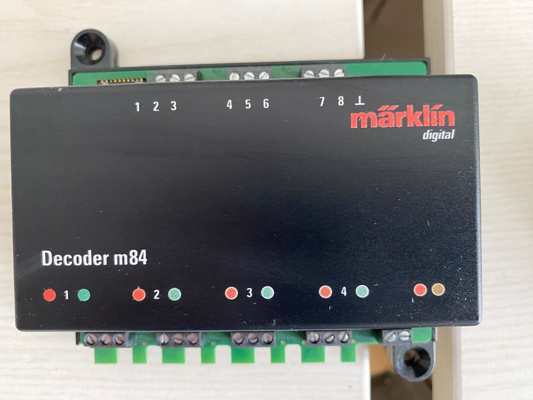 Märklin Modellini di ferrovie: Märklin: Schaltdecoder M84, Nr. 60842 – Usato da Zufikon venduto da Connec