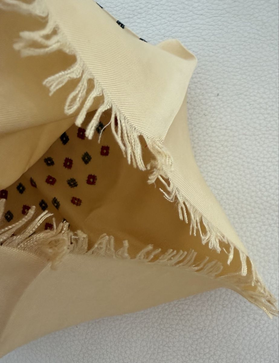 Foulards, Tücher & Schals: Seiden Schal 🌸 – Gebraucht aus Opfikon von Luis144 4