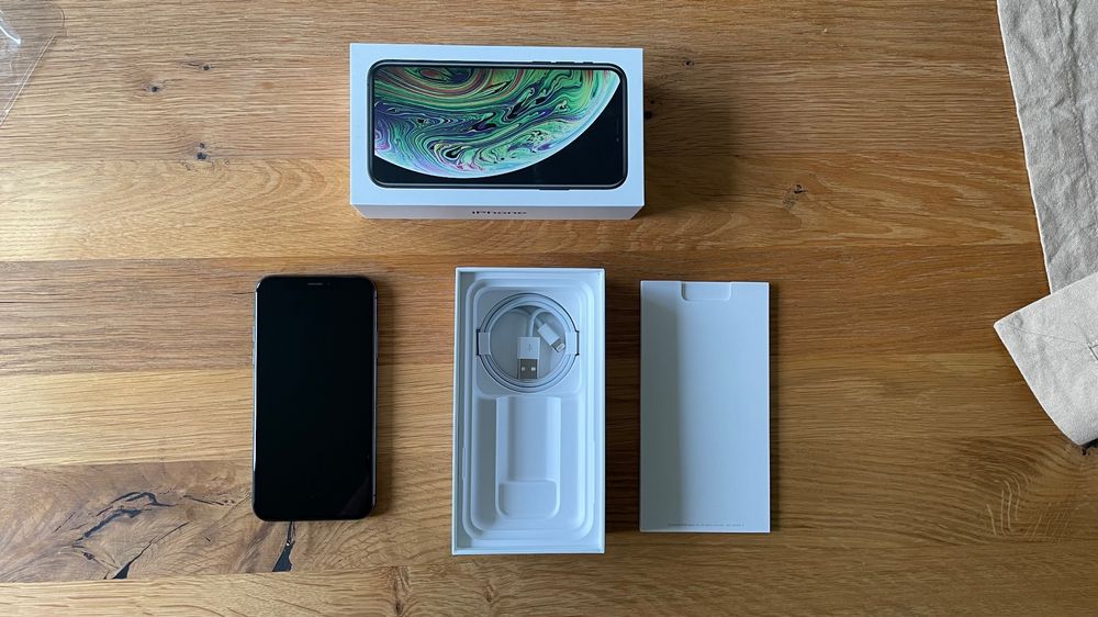iPhone XS - Schwarz - 64 GB | Kaufen auf Ricardo