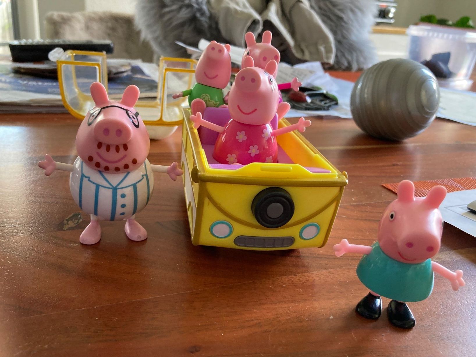 Giocattoli: Peppa Wutz Spielfiguren mit "Cabriole" – Usato da Eschenbach SG venduto da verbascum 3