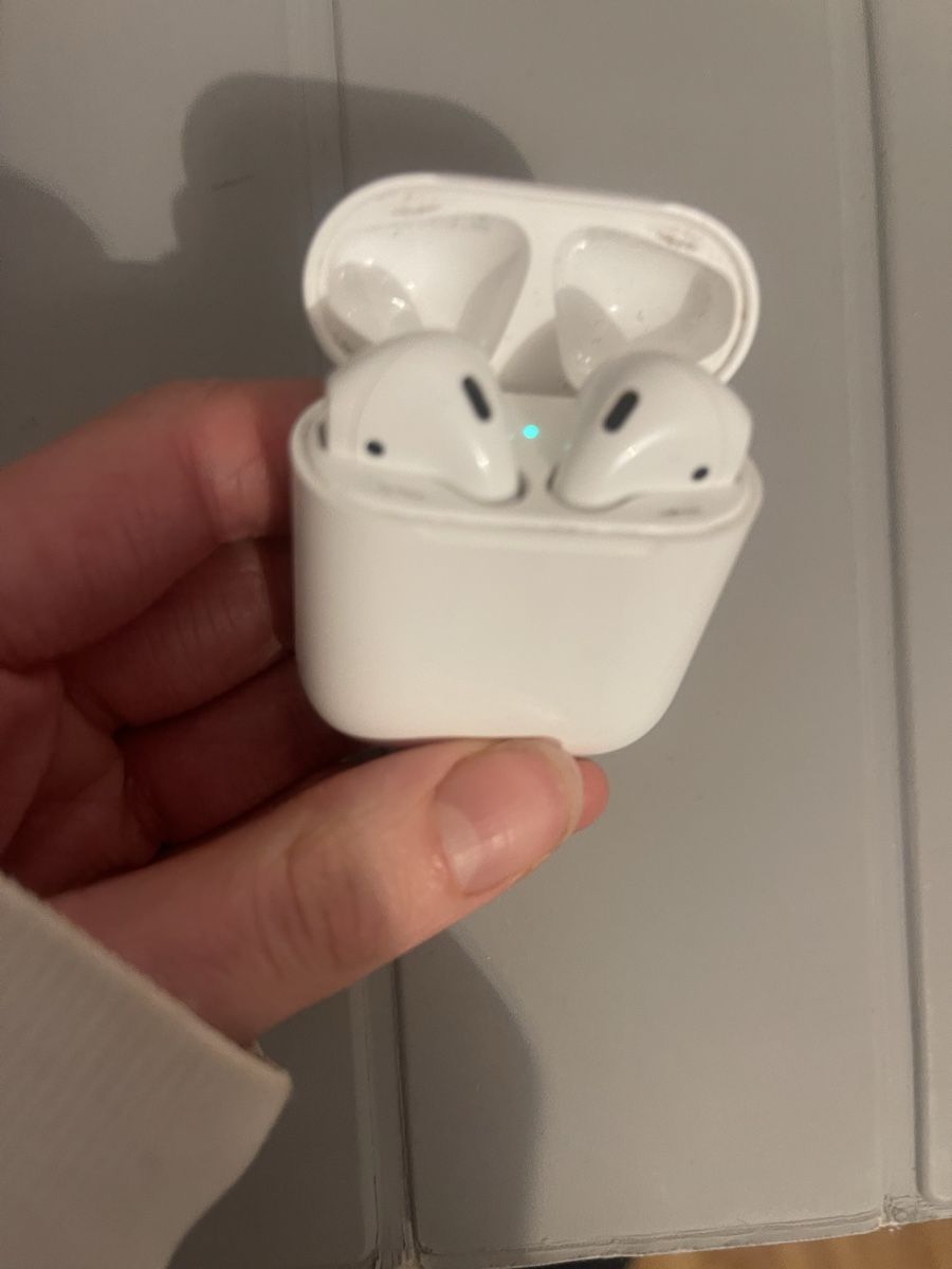 Apple Casques audio: AirPods 1 gen – Défectueux à Zürich par ser_wdc7