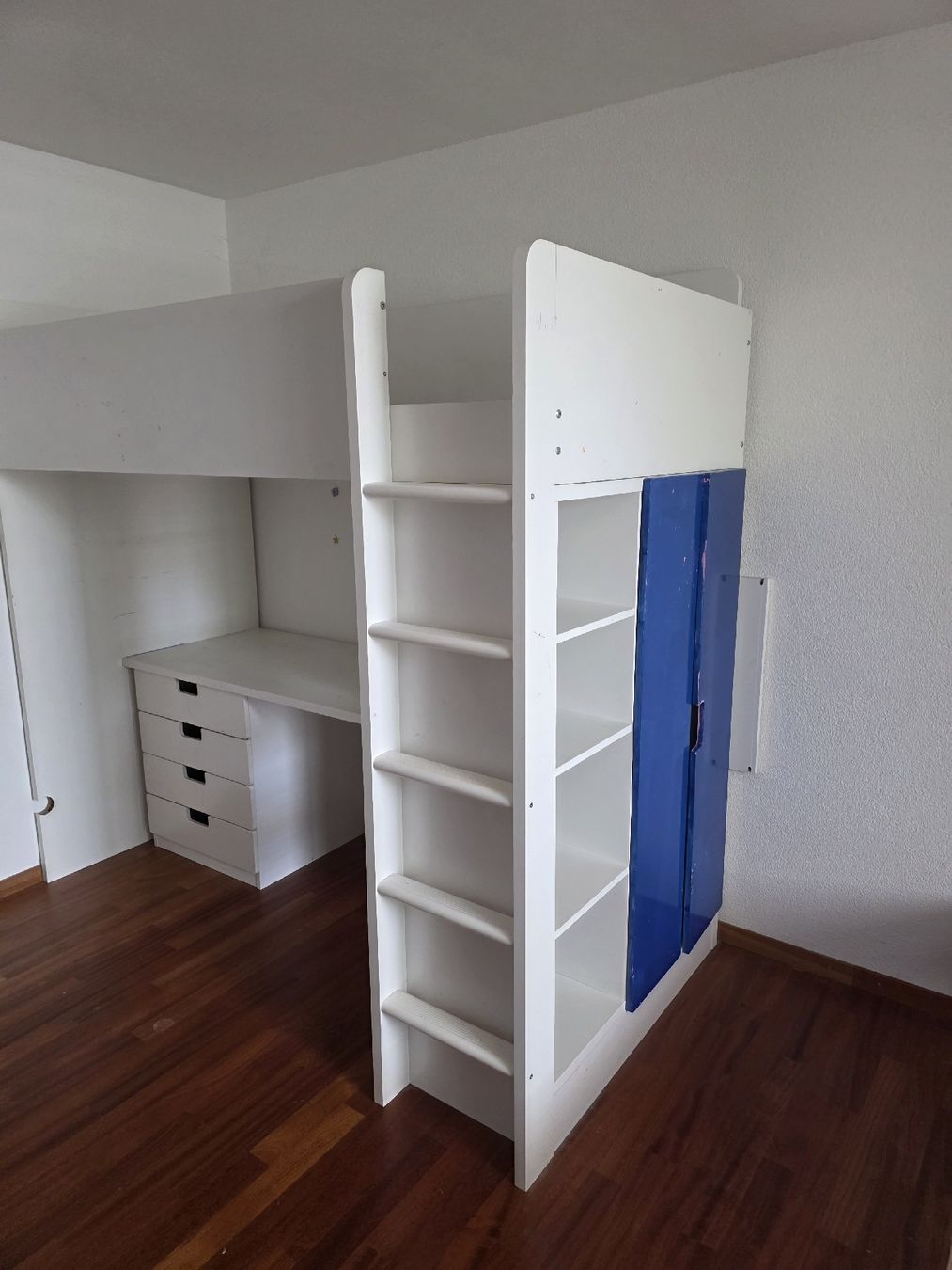 Letti: Weiss Hochbett mit Regal mit Schubladen und Fächern – Usato da Dietikon venduto da limmat64 2