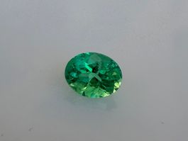 SMARAGD  vivid bläulich/grün  oval  0.31cts  Ural / Sibirien