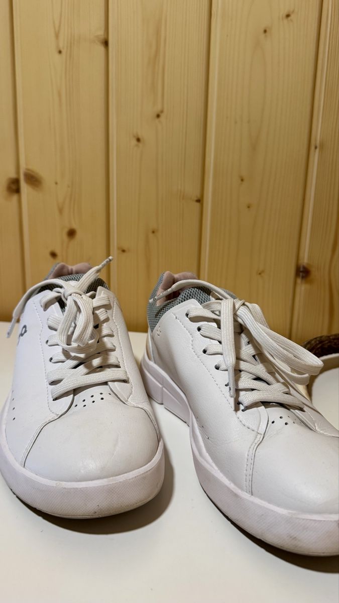 Damenschuhe: Damen Sneaker weiss  – Gebraucht aus Flumserberg Bergh von swiss.ski 1