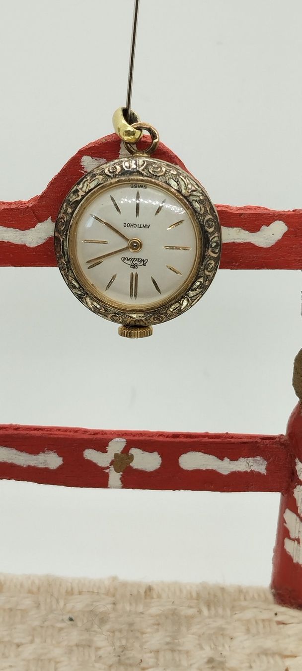Ciondoli: Pendentif montre vintage argent – Usato da La Chaux-de-Fonds venduto da jac_9llg