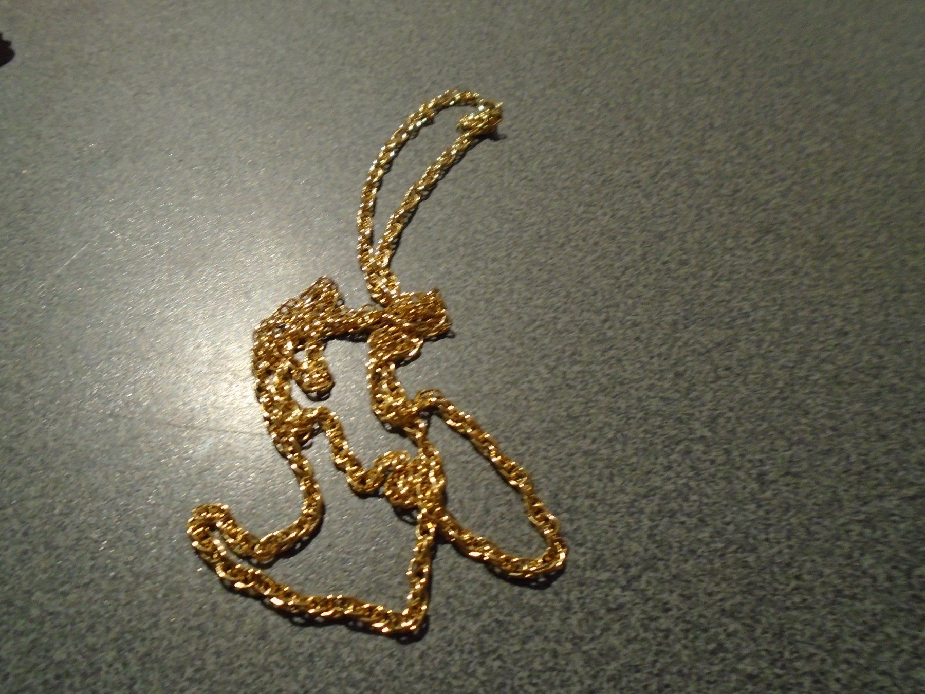 Colliers: Kette goldfarbig, einfach – D'occasion à Zürich par abraxas1291