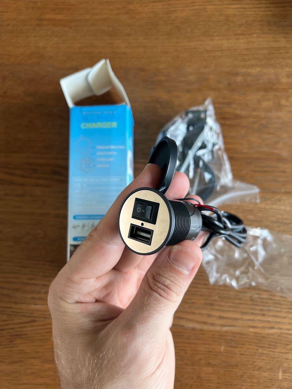 Chargeurs batteries: Motorrad Handy Ladegerät – Neuf avec emballage d'origine à Glattpark (Opfikon) par Fabiobuscheli