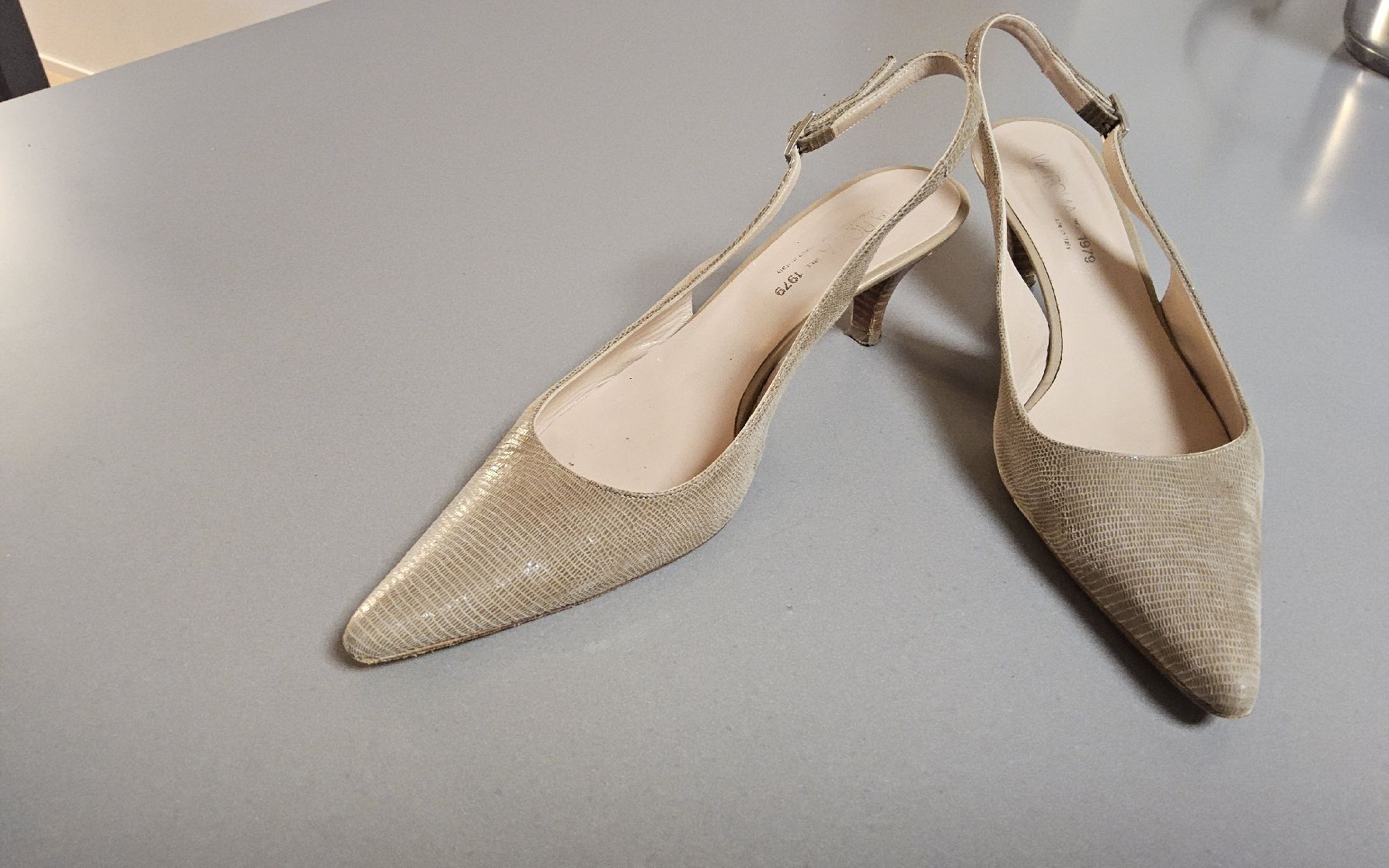 Scarpe da donna: Scarpe Via Roma 39.5 – Usato da Savosa venduto da Vaschinala