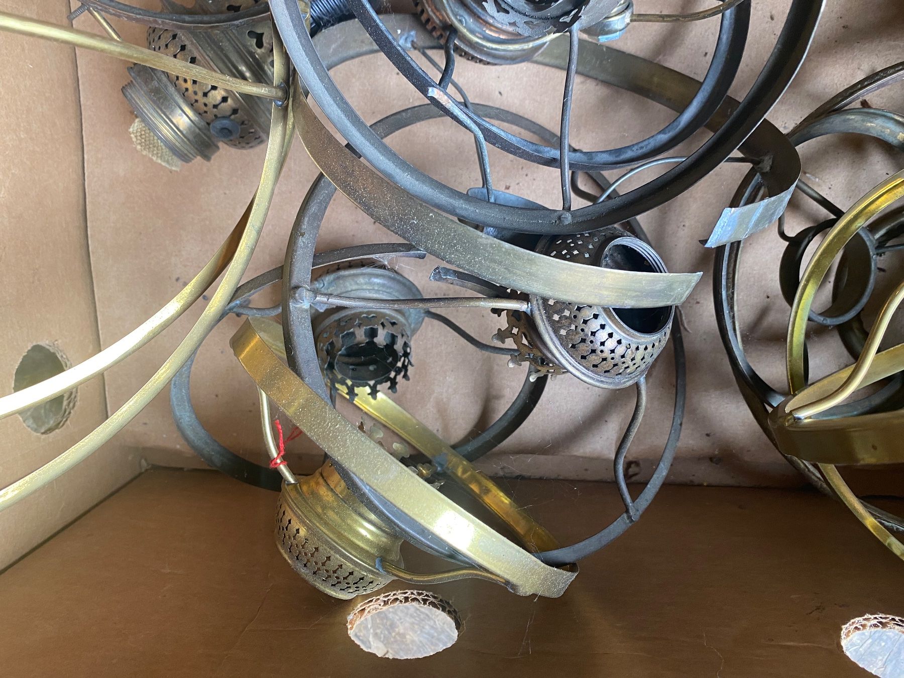 Lampen: Lot Lampenteile Petroleumlampe – Gebraucht aus Mosnang von Goldwasser 2