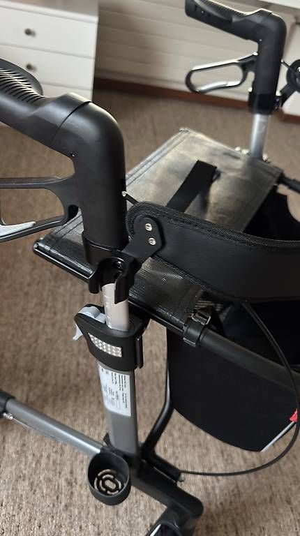 Aides à la marche: Rollator/ Gehilfe – Neuf avec emballage d'origine à Baar par Fam_Baur 2