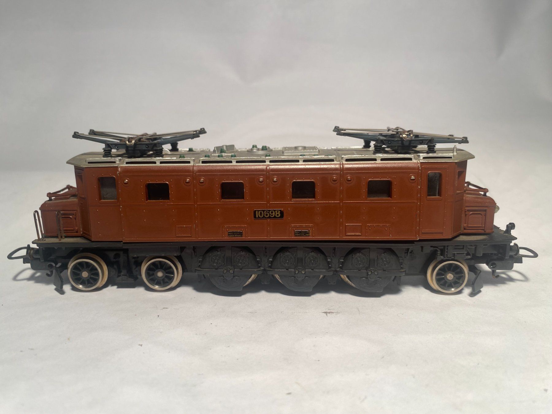 Lima Modelleisenbahnen: LIMA E-Lok Ae 3/6 der SBB Nr.10698 braun DC Analog – Gebraucht aus Buchrain von Modellbahn11 1