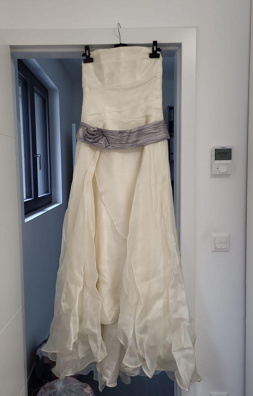 Vestiti: Vestito da sposa tg38 – Usato da Ludiano venduto da Mo_Bia