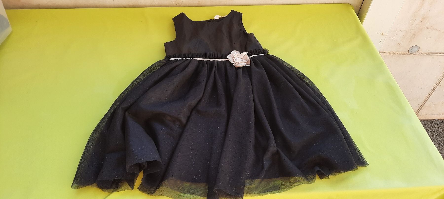 H&M Vestiti & Gonne: Kleid Gr. 134 – Usato da Inkwil venduto da Patmei0