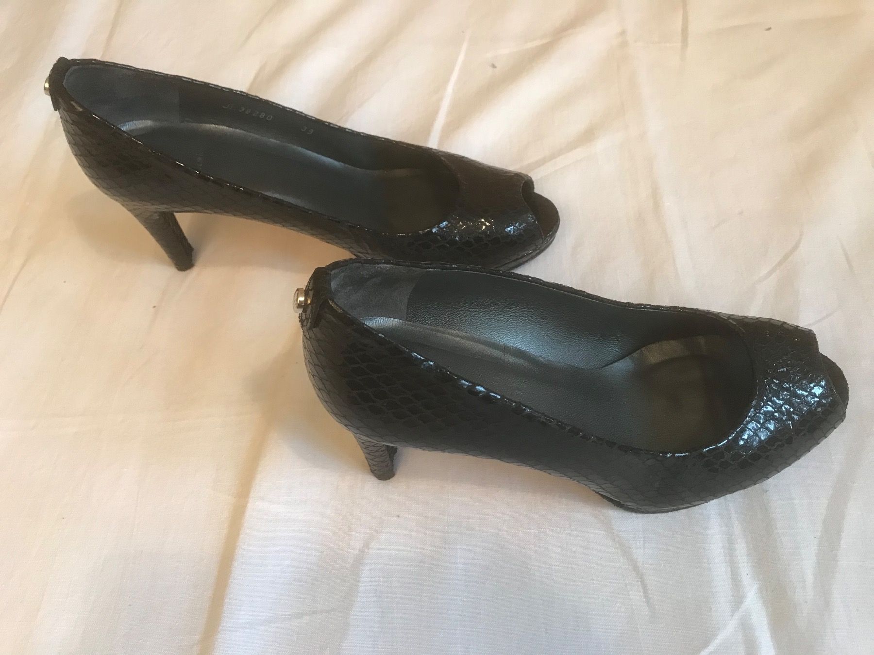 Stuart Weitzman Chaussures femmes: STUART WEITZMAN Pumps – D'occasion à Zürich par pie_9tng