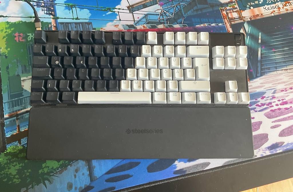 Tastaturen: SteelSeries Apex Pro TKL + zus. Keycaps – Gebraucht aus Urnäsch von .ALJ. 2