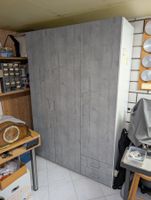 Praktischer Schrank Grau-Weiss - 3 Türen + 2 Schubladen