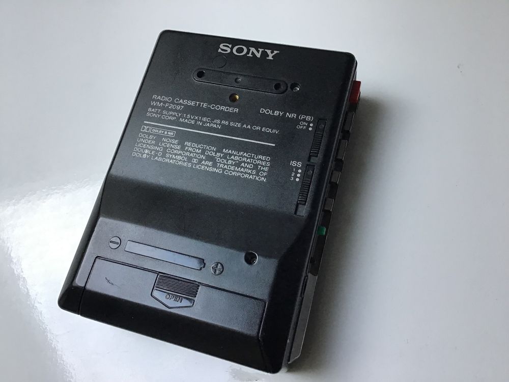 Walkman LANSAY SWING - Cassette Audio + Radio FM - Vintage, état Voir Photo