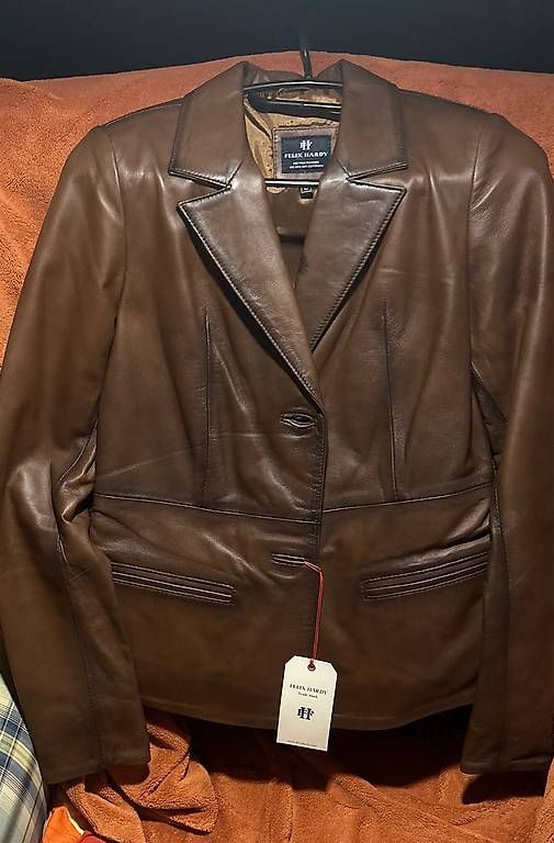Giacche: Veste Femme Cuir NEUVE – Usato da Versoix venduto da jen_k2qv