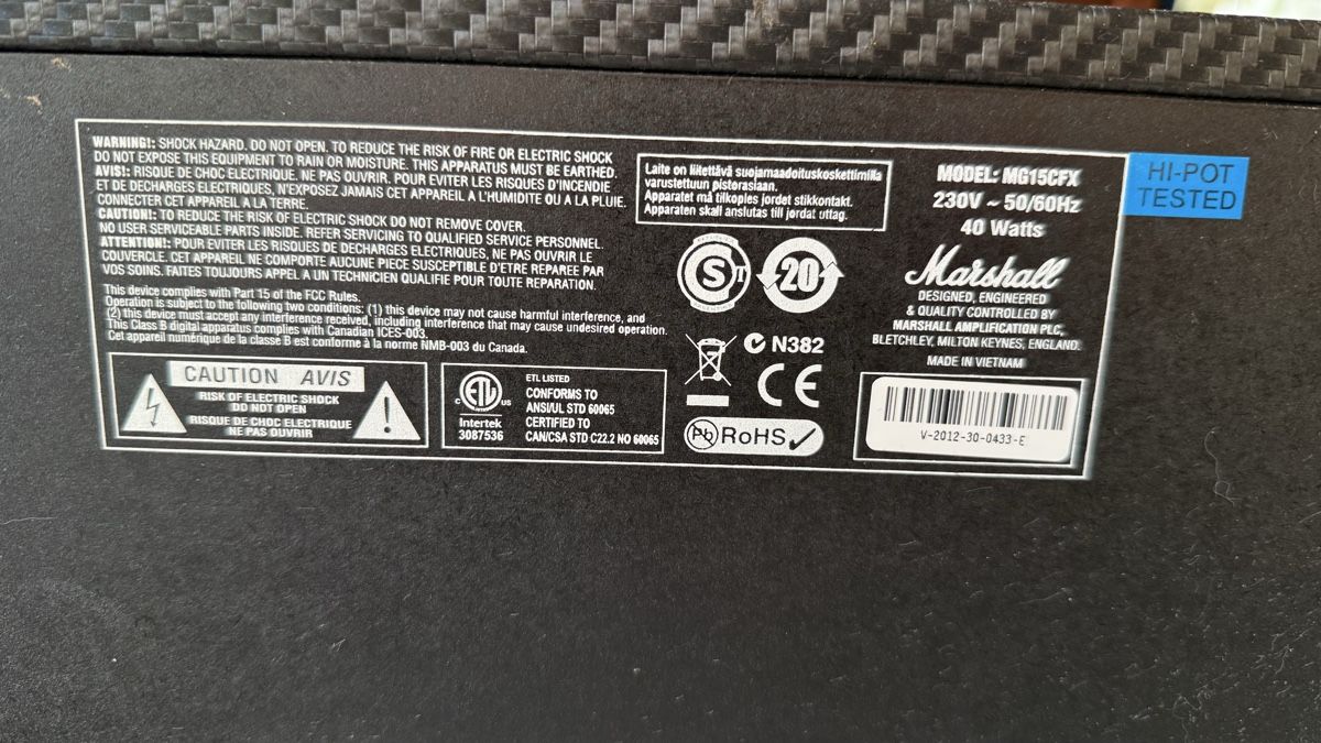Ibanez Strumenti musicali: E-Gitarren Anfänger Set - Amp und Gitarre – Usato da Kloten venduto da Tux83 3