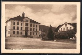 Menziken, Schulhaus mit Strassenpartie