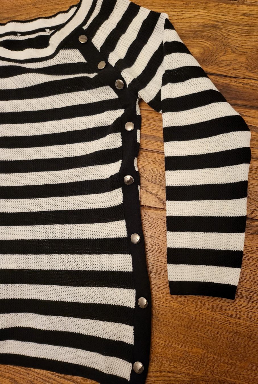 Maglioni & Felpe: Leichte schwarz-weisser Pulli mit Knopfdetails – Nuovo (secondo la descrizione) da Basel venduto da sci_67ms 6