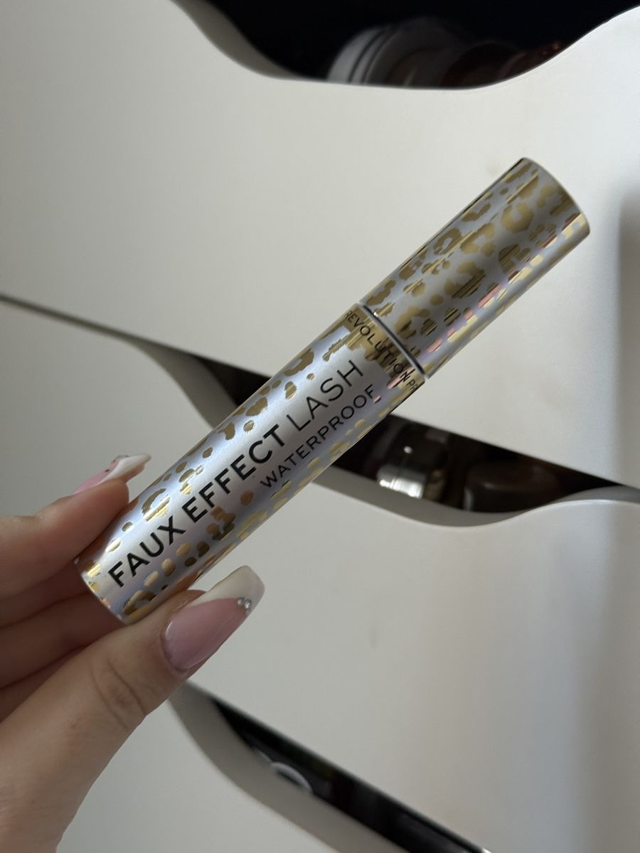 Make-up: Mascara - Revolution Pro – Nuovo (secondo la descrizione) da Chavannes-près-Renens venduto da elobrgs