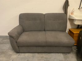 Bequeme graue Couch, zweiteilig, neuwertig