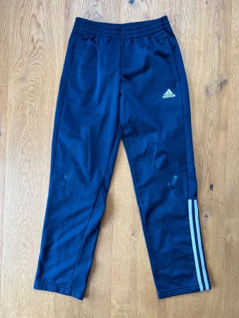 Adidas Trainerhose Grösse 152 zum austragen!