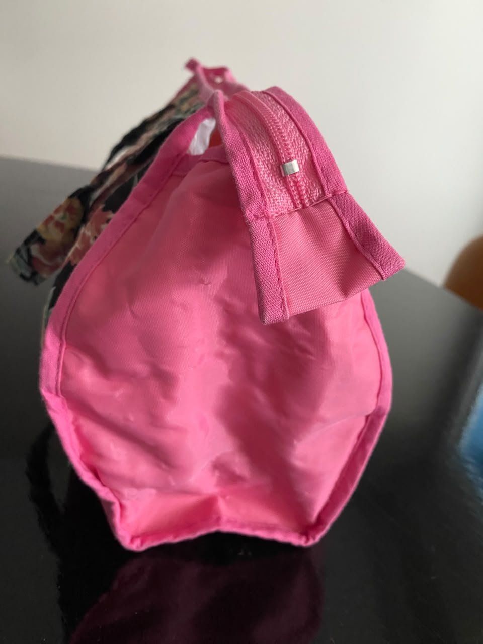 Taschen für Damen: Kosmetiktasche Blumenmuster pink Stoff – Gebraucht aus Zumikon von pat_m55d 3