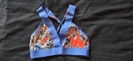 Stylish Summer Sports Bra S - Vibrant Floral Design!