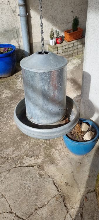 Hühnerfutterautomat 20L Mit 4 Fütterungsöffnungen + 4 Wassernippeln – Wasserdicht & Rattenfest