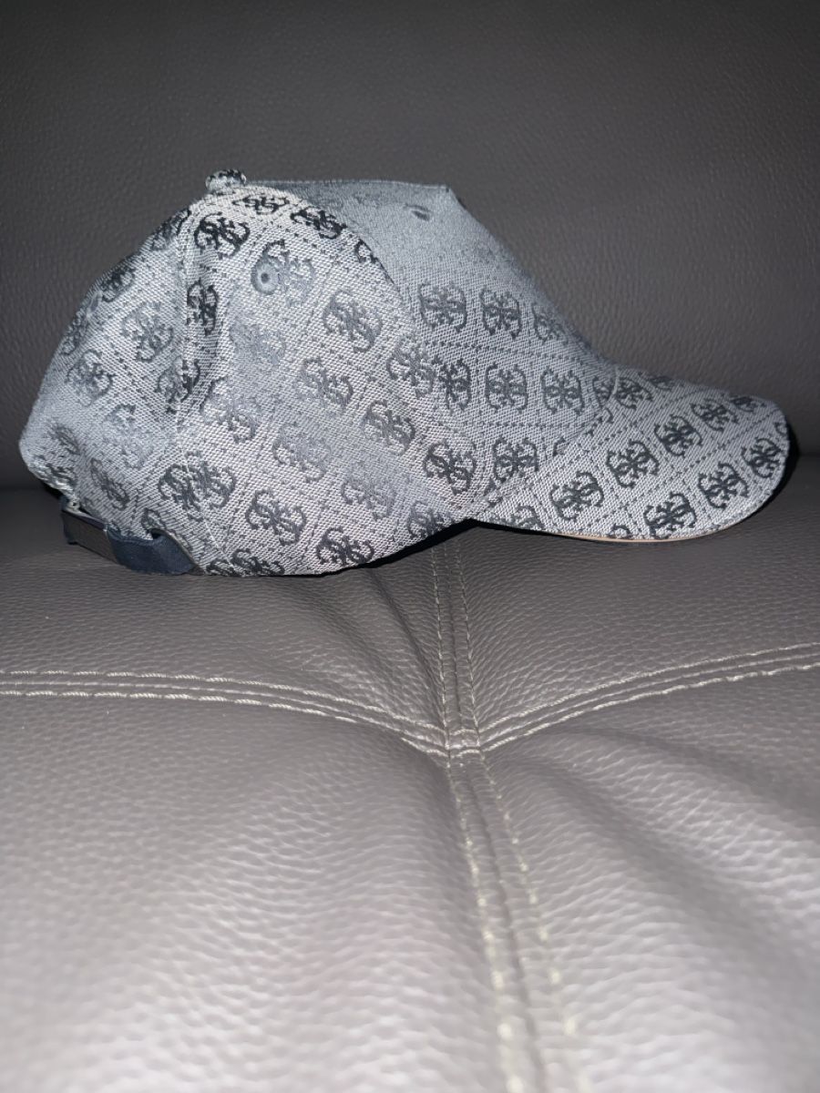 Guess Hüte, Mützen & Caps: Cappellino Guess Milano – Gebraucht aus S. Vittore von valerio_lvca 1