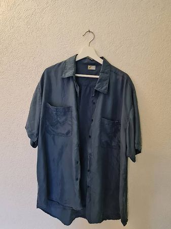 Off Limits - Blau/Graue Bluse